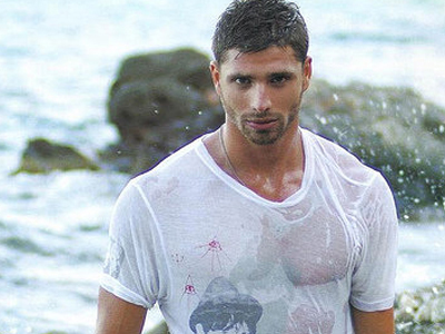 Ο Γιώργος Μανίκας αποκαλύπτεται