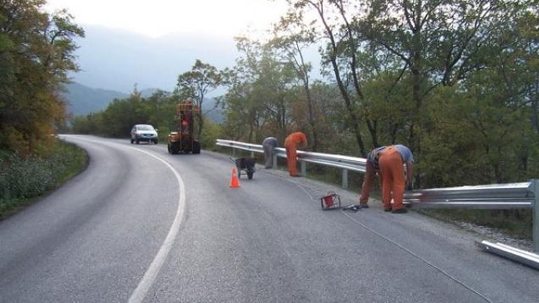 Μεσσηνία: Ξεκινά το έργο διαγράμμισης και τοποθέτησης στηθαίων ασφαλείας