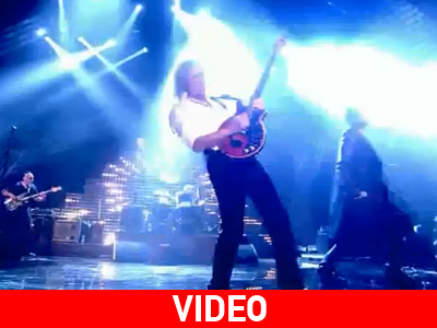 Ο Adam Lambert τραγουδάει Queen