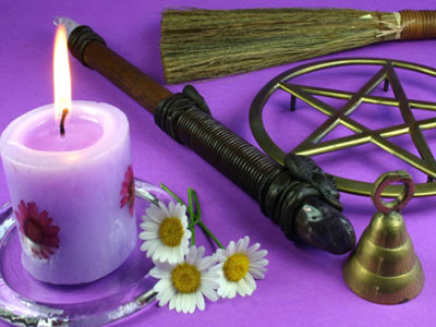 Πάτρα: Είχε κάνει το διαμέρισμα άντρο της μαύρης μαγείας