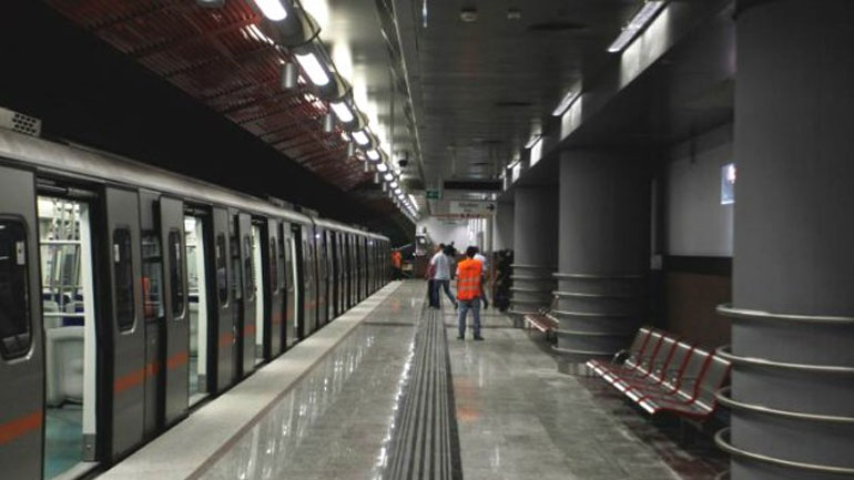 Γυναίκα έπεσε στις ράγες στο σταθμό μετρό της Δάφνης