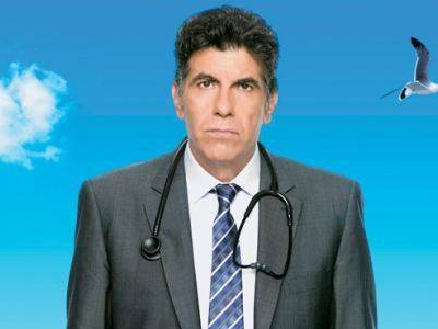 Γιάννης Μπέζoς: «Δεν θα παγώσει η προβολή της σειράς»