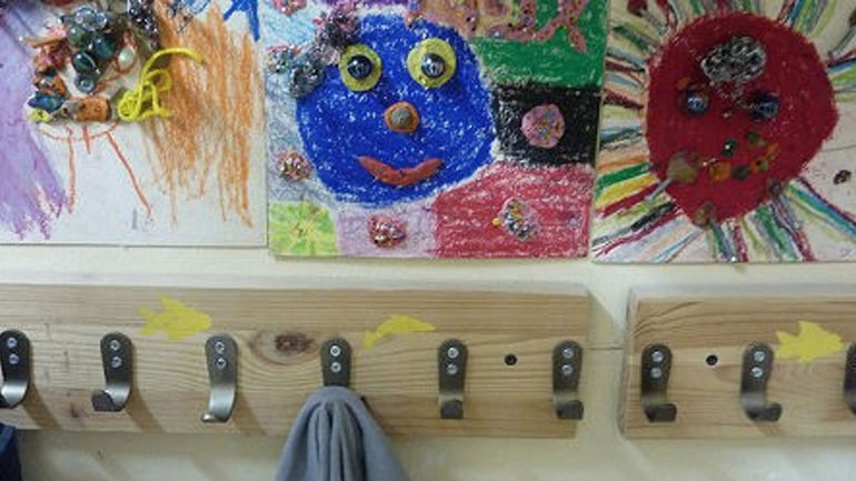 Παιδιά ηλικίας 5 έως 13 ετών έκαναν γυαλιά καρφιά ένα νηπιαγωγείο στη Γαλλία