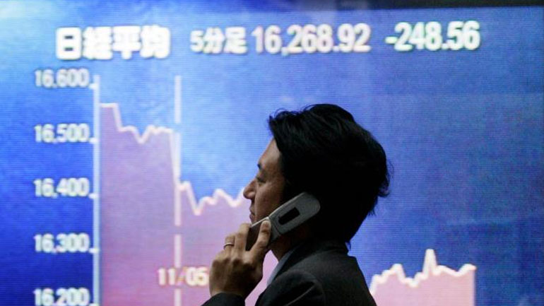 Σε πτώση ο Nikkei