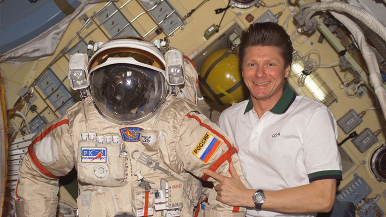 Ρώσος κοσμοναύτης έσπασε το παγκόσμιο ρεκόρ συνολικής παραμονής στο διάστημα