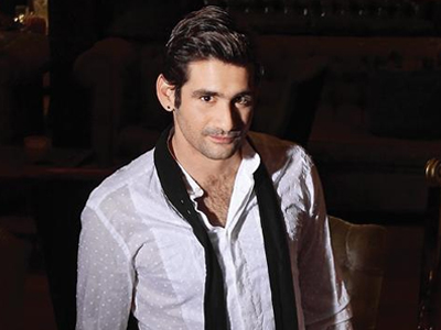 Οδυσσέας Παπασπηλιόπουλος: Ζητάει το χειροκρότημα;