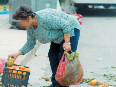 Πάτρα: «Ζητιανεύουν» για χαλασμένα λαχανικά και φρούτα