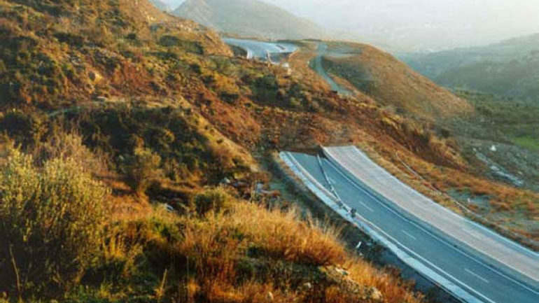 Πάτρα: Κατολίσθηση στην παλαιά εθνική Πατρών – Αθηνών