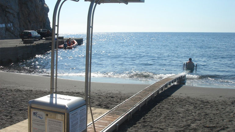Σαντορίνη: Σύστημα αυτόνομης πρόσβασης για ΑΜΕΑ στην παραλία της Περίσσας