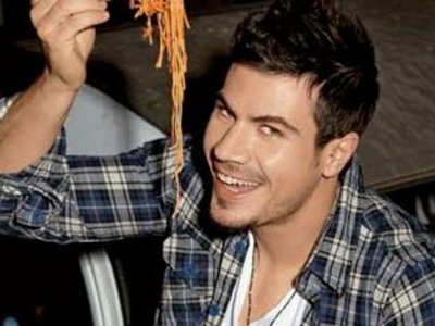 Άκης Πετρετζίκης: Διαψεύδει τις φήμες