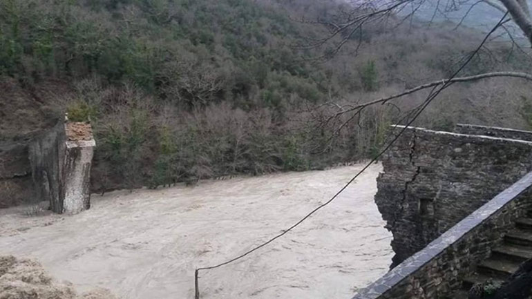 Η γραφειοκρατία φρενάρει την αναστήλωση της Πλάκας