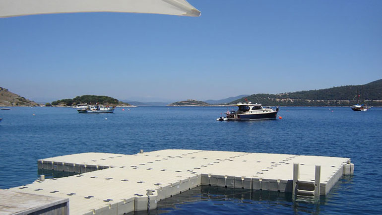 Δόθηκαν τέσσερις άδειες για πλωτές εξέδρες