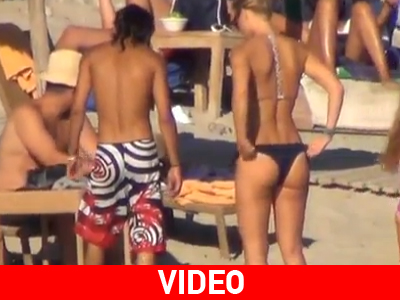 Η Refaeli στη Μύκονο και σε βίντεο