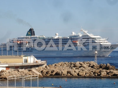 Ρόδος: Kατέπλευσε το τελευταίο κρουαζιερόπλοιο της χρονιάς