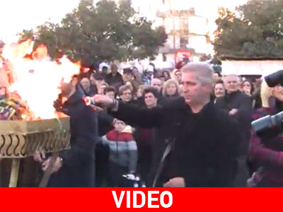 Το άναμμα του κεντρικού φανού στην πλατεία της Κοζάνης