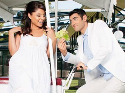 Σαρμπέλ: Παντρεύεται τη γυναίκα της ζωής του