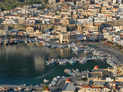 Σκάφος άρπαξε φωτιά στο λιμάνι της Καλύμνου