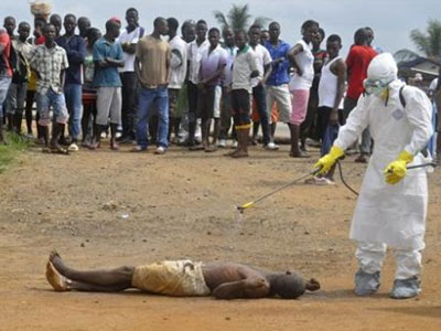 Σιέρα Λεόνε: Ο πρόεδρος της χώρας τιμώρησε συγγενείς του λόγω Έμπολα