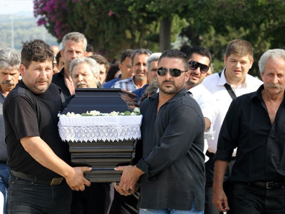 «Ράγισαν» καρδιές στην κηδεία του Γιώργου Σηφάκη «Ράγισαν» καρδιές στην κηδεία του Γιώργου Σηφάκη