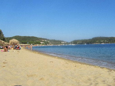 Σκιάθος: Αυθαίρετη κατάληψη παραλίας από ιδιώτη