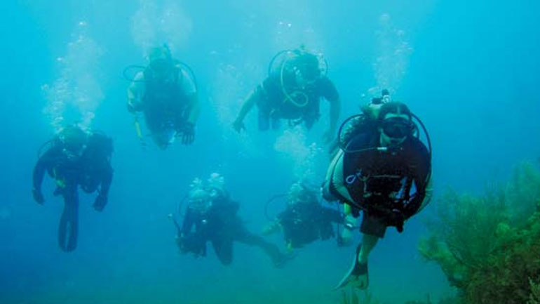 Διακομίστηκε από τη Σκόπελο στην Αθήνα με τη νόσο των δυτών