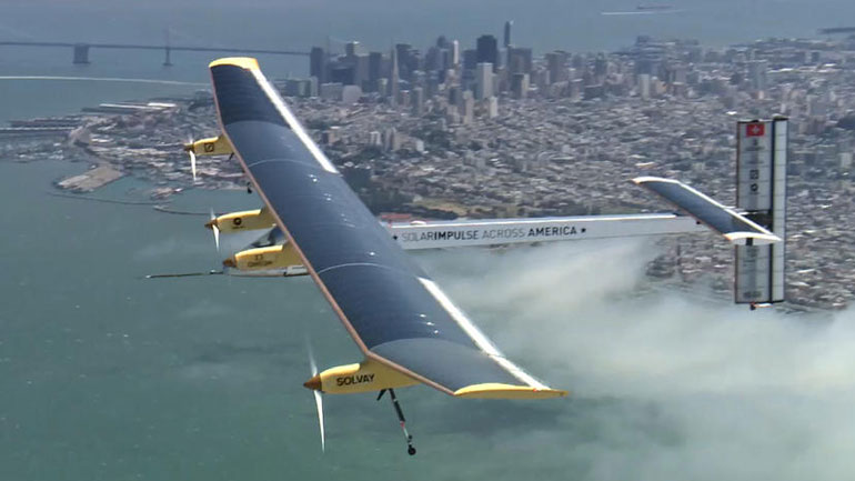 O πιλότος του ηλιακού Solar Impulse 2 κατέκτησε παγκόσμιο ρεκόρ