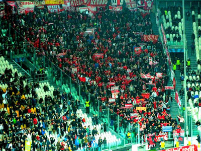 Με τον κόσμο στο πλευρό του