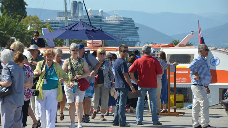 Αισιοδοξία στον τουρισμό παρά την αύξηση του ΦΠΑ