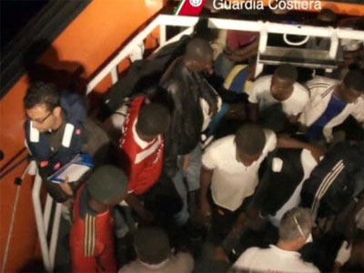 Ιταλία: Διάσωση 435 μεταναστών μεσοπέλαγα