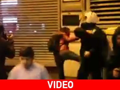 Αστυνομικός χτυπά με γκλομπ μαθήτρια και αυτή καταφέρνει να αμυνθεί