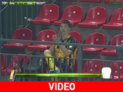 Έβαλε γκολ και χειροκρότησε τον εαυτό του από την κερκίδα!