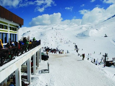 Χιονίζει στα χιονοδρομικά κέντρα της Β. Ελλάδας