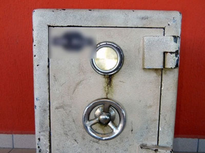 Λάρισα: Προφυλακιστέοι δύο από τους κατηγορούμενους για κλοπή χρηματοκιβωτίου