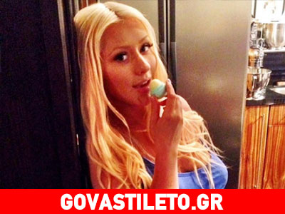 H Cristina Aguilera φωτογραφίζεται γυμνή λίγο πριν γεννήσει