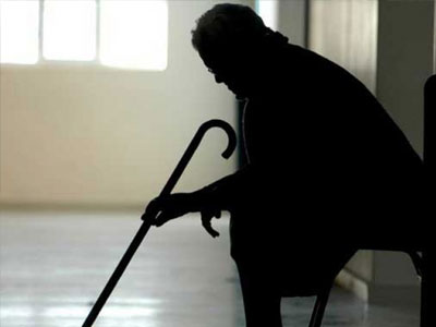 Χτύπησαν και λήστεψαν ηλικιωμένη για 20 ευρώ