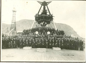 Φωτογραφία πληρώματος στο πρόστεγο