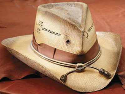 Πήγε να φορέσει καπέλο στον βουλευτή