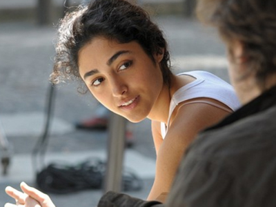 Ανεπιθύμητη στη χώρα της λόγω γυμνής φωτογράφισης