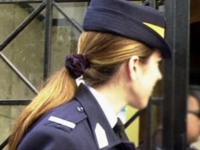 Του γυάλισε η αστυνομικίνα