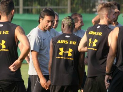 Δοκιμάζει ενδεκάδα ο Χατζηνικολάου