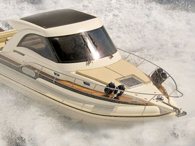 Νέα έκδοση για το επιβλητικό Bolton 330 Hard Top