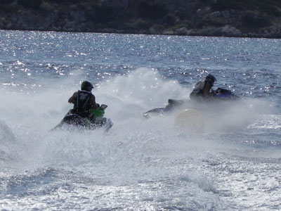 Αγώνας offshore με Jet Ski στην Πάχη Μεγάρων Αγώνας offshore με Jet Ski στην Πάχη Μεγάρων