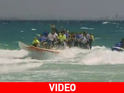 Ανέβηκαν σε σανίδα surf 47 άτομα!
