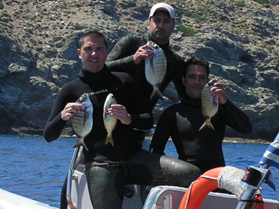 Κόβουν την πρωτοχρονιάτικη πίτα οι φίλοι του υποβρύχιου ψαρέματος