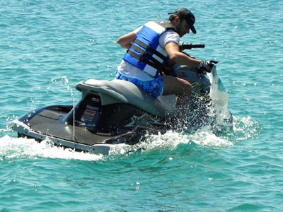 Μαζέψτε τα σκουπίδια από τη θάλασσα