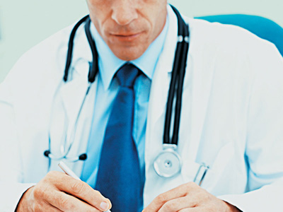 Στα κρατητήρια ζεύγος ιατρών και φαρμακοποιός