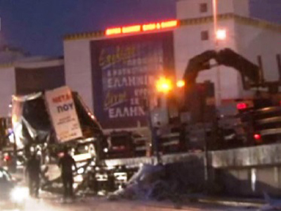 Ανατροπή νταλίκας στη γέφυρα Ροσινιόλ