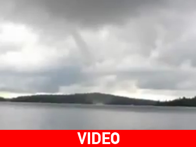 Ανεμοστρόβιλος «διαπερνά» λίμνη στο New Hampshire