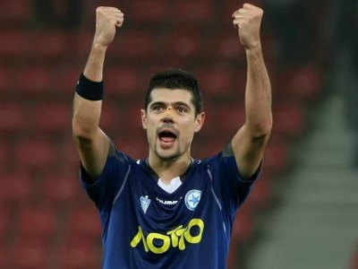 Ψάχνει για στόπερ στο εξωτερικό