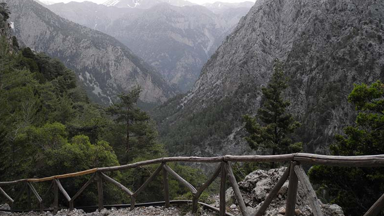 Εγκλωβίστηκαν στο Φαράγγι της Σαμαριάς 60 τουρίστες λόγω κακοκαιρίας Εγκλωβίστηκαν στο Φαράγγι της Σαμαριάς 60 τουρίστες λόγω κακοκαιρίας